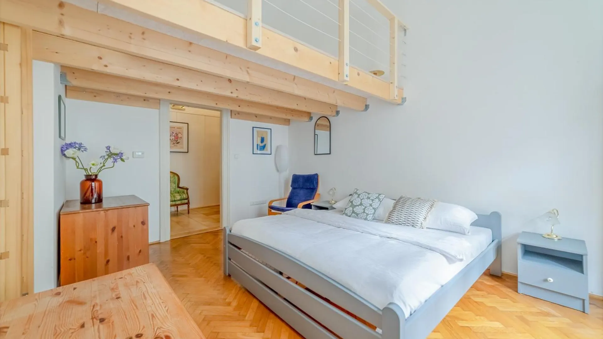 Vintage Vogue Apartment By Rentez Prague