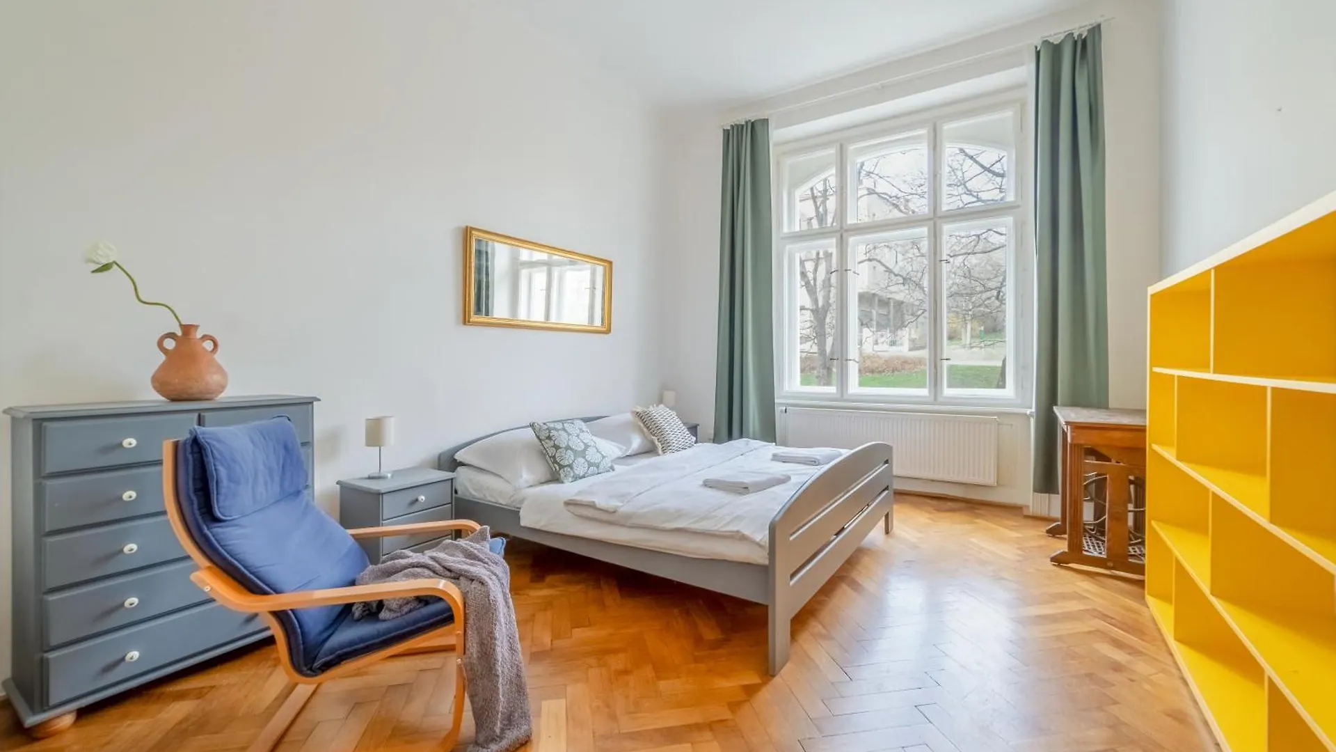 Vintage Vogue Apartment By Rentez Prague