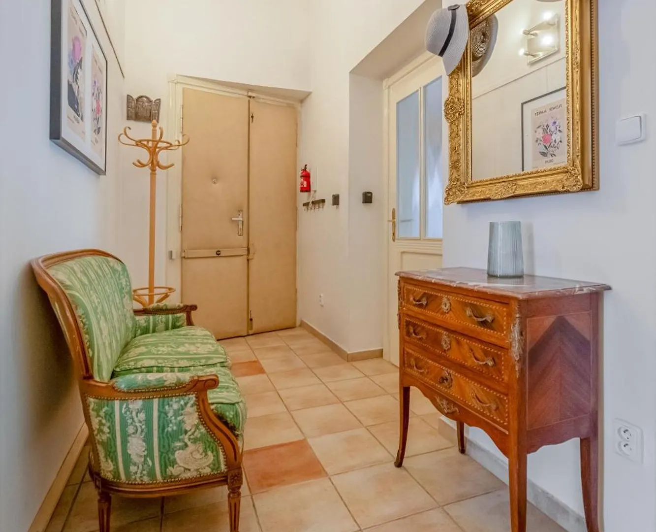 Vintage Vogue Apartment By Rentez Prague
